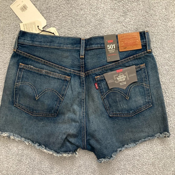 NWT(12/31) Levis premium 501 Hi-rise button fly cut offs!! - Picture 4 of 9